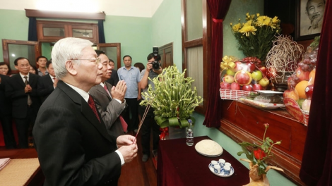 Tổng Bí thư, Chủ tịch  lơgar chu `àng kah ưn ngài Chủ tịch Hồ Chí Minh