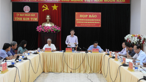 Càr Kon Tum bơyai lơh pơrjum [ăo mùl màl  yal bè broă làng bol sơgràm ù ờ di mờ adăt boh tàm xã Ia Chim
