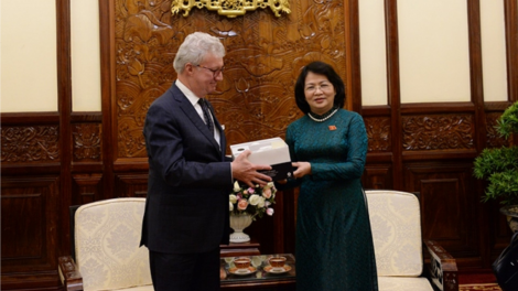 Phó Chủ tịch lơgar wă Thống đốc bang Queensland