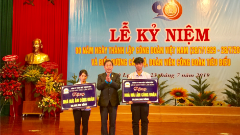 Càr Lâm Đồng bơyai lơh tơnkah 90 nam ngai crơng gơs Công đoàn Việt Nam