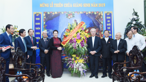Chủ tịch Quốc hội chờ gờm Noel tàm Uỷ ban tam klăc bal cau jăt yàng Bàp Việt Nam
