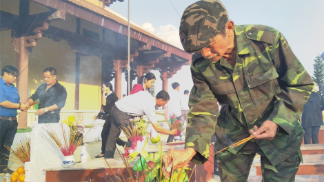 Nùs nhơm cau ling tềng hơđang bồ bơnơm Chư Tan Kra