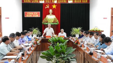 Thường trực Ban Bí thư ồng Trần Quốc Vượng lơh broă mờ Tỉnh ủy Kon Tum
