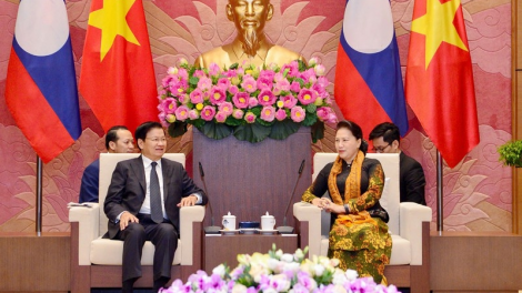 Chủ tịch Quốc hội cribơyai broă mờ Thủ tướng Lào
