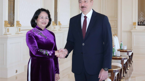 Phó Chủ tịch lơgar mò Đặng Thị Ngọc Thịnh tìp mat boh bơr mờ Kuang atbồ lơgar Azerbaijan