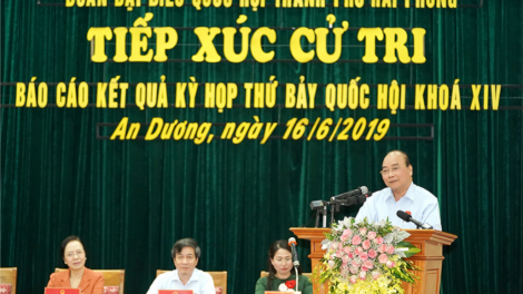 Thủ tướng Chính phủ ồng Nguyễn Xuân Phúc tìp mờ cau te\ khà tàm [òn dờng Hải Phòng
