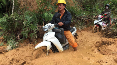 Kon Tum: Tàm pơrlòng mờ tu\ tơngai pờ tơlik ồs đèng wơl ai rlau 7 rbô 300 hìu bơnhă làng bol in