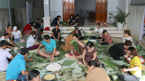 Kon Tum dong kờl làng bol tiah tàm gùl lơgar sơr lèt gan dà ko\ dà cò dờng