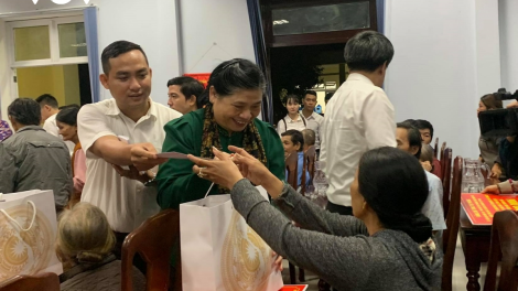Phó Chủ tịch thường trực Quốc hội, mò Tòng Thị Phóng còp làng bol tiah dà ko\ dà cò lơh aniai Thừa Thiên-Huế