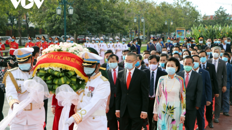 Tơngkah 76 nam ngai crơng gơs Ling klàng làng bol Việt Nam tàm lơgar Campuchia