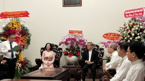 Kuang atbồ Ban Dân vận dà lơgar nting bơr gờm chờ Noel tàm [òn dờng Hồ Chí Minh