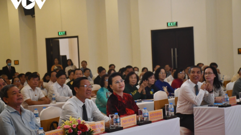 Chủ tịch Quốc hội tus bal dơ\ pơrjum tìp mat tơngkah 75 nam ngai te\ khà sơn rờp bơh Quốc hội Việt Nam dê