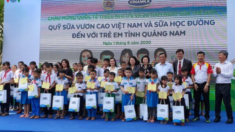 Phó Chủ tịch lơgar, mò Đặng Thị Ngọc Thịnh chờ hờp bal mờ kơnòm dềt tiah kơh bơnơm càr Quảng Nam