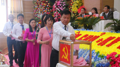 Đảng bộ kơnhòal Di Linh, càr Lâm Đồng bơyai lơh pơrjum cau ala mat dơ\ 15