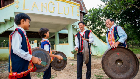 Bơto mờ bơsram dròng cing, ja` mồng tàm [òn Lút