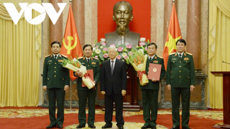 Tơnguh groăt cấp Thượng tướng ai bàr nă sỹ quan dờng màng ling klàng in