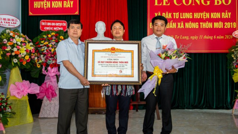 Kon Tum: Xã rơ[ah Đăk Tơ Lung bơ\t bơtàu geh cồng nha [òn lơgar pa