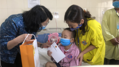 Phó Chủ tịch lơgar mò Đặng Thị Ngọc Thịnh jàu phan pà kơnòm dềt gơtìp kòp in di dơ\ Ngai Dunia kơnòm dềt 1/6