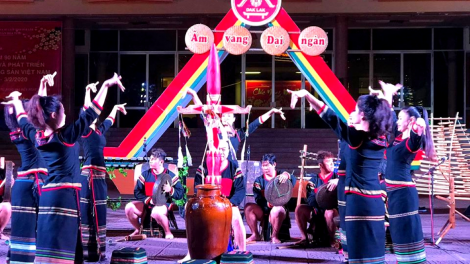 Dăk Lăk geh lơh ai cau in sền niam chài cing mồng tàm gùng lòt jơng tàm Hà Nội mờ [òn dờng Hồ Chí Minh