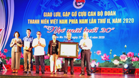 Broă lơh tìp mat lơh kuèng kuang bàng Đoàn Ơruh pơnu Việt Nam lài do “Kah sùm sơnam 20”