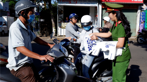Dak Lak: Broă lơh lơh broă tài tiah ơm kis “ đơs ờ mờ kơl dung nilon”