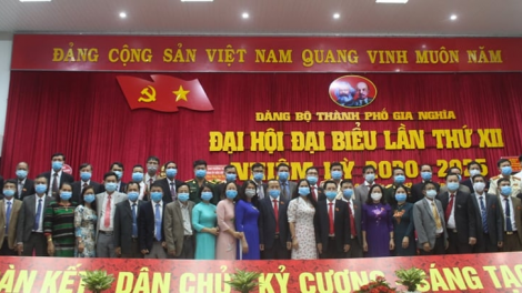 Pơrjum dờng cau ala măt Đảng bộ [òn dờng Gia Nghĩa, càr Dăk Nông dơ\ 12