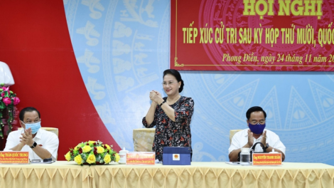 Chủ tịch Quốc hội tìp mat mờ cau te\ khà tàm kơnhòal Phong Điền, [òn dờng Cần Thơ