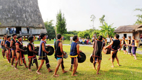 Poh bơyai lơh chờ tam klăc dờng ală jơi bơtìan- Phan lời wơl niam chài Việt Nam nam 2020