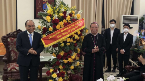 Củ tịc lơgar ồng Nguyễn Xuân Phúc chờ gờm Kơnràñ lik lìng Toà Tổng Giám mục Hà Nội