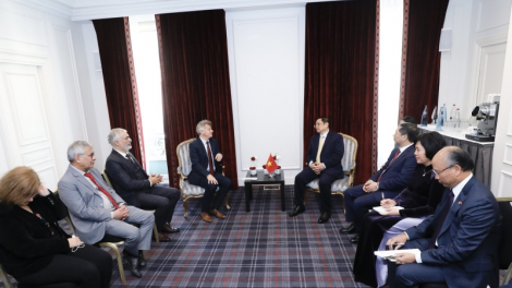 Thủ tướng ồng Phạm Minh Chính wă rò Bí thư Gùt lơgar Đảng Cộng sản lơgar Tây