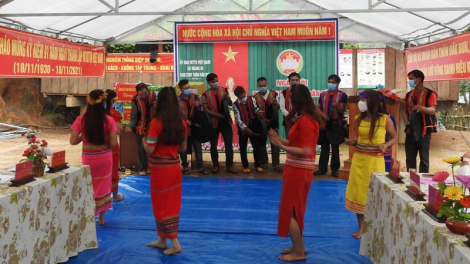 Ngai chờ tam klac dờng gùt jơi bơtiàn tàm tiah sar lơgar ngài càr Kon Tum