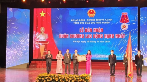 Phó Chủ tịch lơgar jàu Huân chương Lao động khà dùl ai Tổng cục bơto broă lơh in