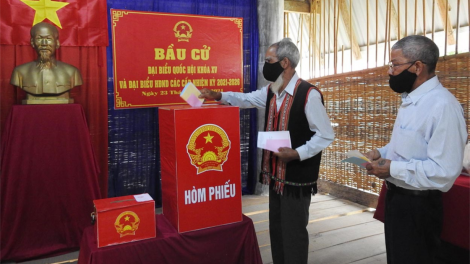 Tây Nguyên tàm ngai chờ dờng