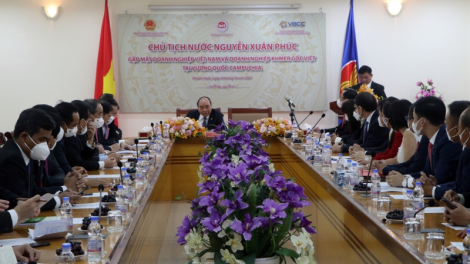 Củ tịc lơgar ồng Nguyễn Xuân tìp măt ală mpồl lơh sa kă bro Việt Nam tàm Campuchia