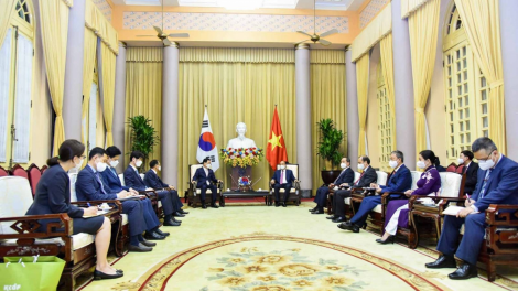 Chủ tịch lơgar ồng Nguyễn Xuân Phúc wă Bộ trưởng Ngoại giao Hàn Quốc