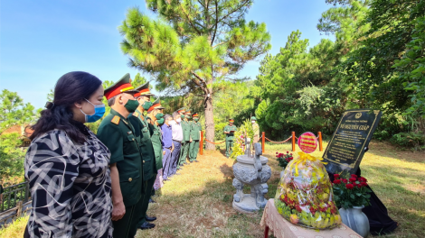 Chu ñàng, còp bơtô ƀồc Đại tướng Võ Nguyễn Giáp di tơngkah kir sơnrai 110 nam ngai deh Đại tướng Võ Nguyễn Giáp