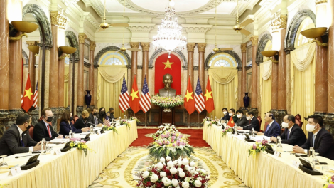 Chủ tịch lơgar ồng Nguyễn Xuân Phúc tìp mat cribơyai broă mờ Phó Kuang atbồ lơgar Mỹ mò Kamala Harris
