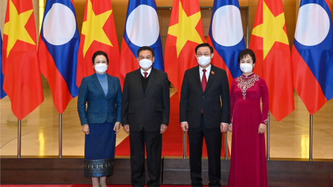 Chủ tịch Quốc hội ồng Vương Đình Huệ đơng lam Dơ̆ bơyai wă rò, cribơyai mờ Chủ tịch Quốc hội lơgar Lào