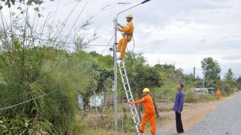 Dak Lak: Ồs đèng tus àng gùng ƀòn tàm tiah nhàr dà lơgar