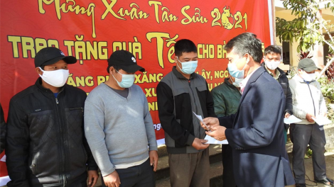 Làng bol 6 xã kal ke ua\ tàm Tu Mơ Rông geh pà rlau 11 tấn sur ờ hềt lơh poăc nàng sa tềp