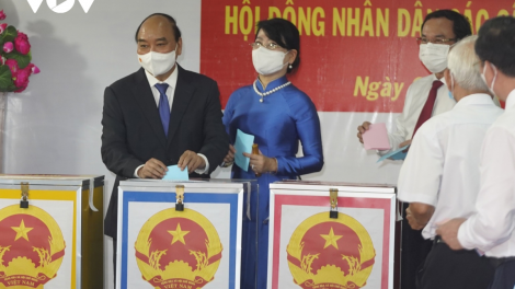Chủ tịch lơgar ồng Nguyễn Xuân Phúc đùh sră tĕ khà tàm ƀòn dờng Hồ Chí Minh