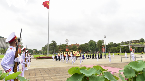 Kuang đơng lam Đảng, Dà lơgar mŭt ies, còp ƀồc Chủ tịch Hồ Chí Minh