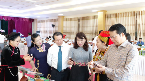 Cri bơyai broă tơnguh bơtàu bal nhơl chờ 6 càr Việt Bắc