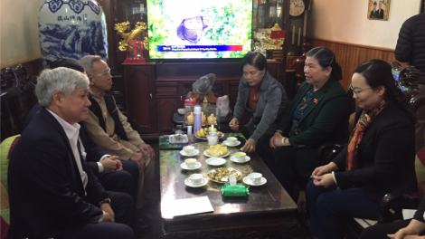 Phó Chủ tịch Thường trực Quốc hội mò Tòng Thị Phóng còp, pà phan kuang bàng đơng lam càr Dak Lak lài do in