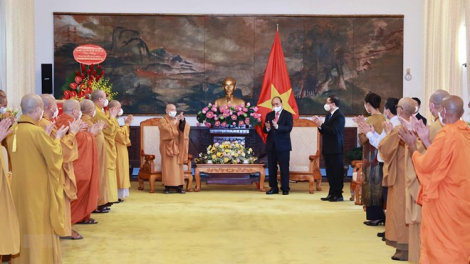 Chủ tịch lơgar ồng Nguyễn Xuân Phúc wă mpồl đơng lam gah jăt yàng phờk Việt Nam