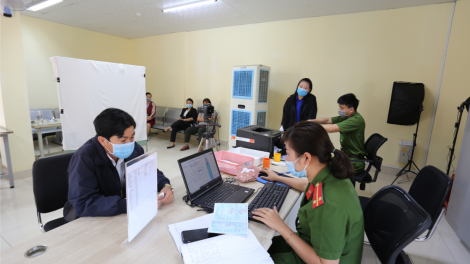 Gia Lai neh jơh lơh sră nggal ai rlau 120 rbô sră kim ta crăp chíp điện tử
