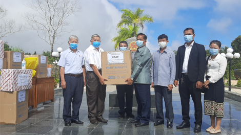 Kon Tum: Pà chèo sơndră mờ kòp Covid-19 ai 2 càr đah jum lơgar Lào in