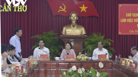 Chủ tịch Quốc hội lơh broă mờ Mpồl đơng lam lơh broă tĕ khà Cần Thơ
