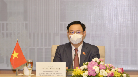 Chủ tịch Quốc hội ồng Vương Đình Huệ cri bơyai tàm điện thoại mờ Chủ tịch Quốc hội lơgar Campuchia