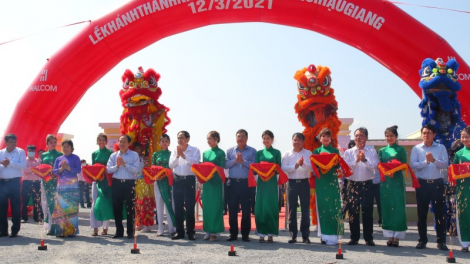 Sơn đờm mut ngui Hìu măy đèng mat tơngai sơn rờp tàm Hậu Giang